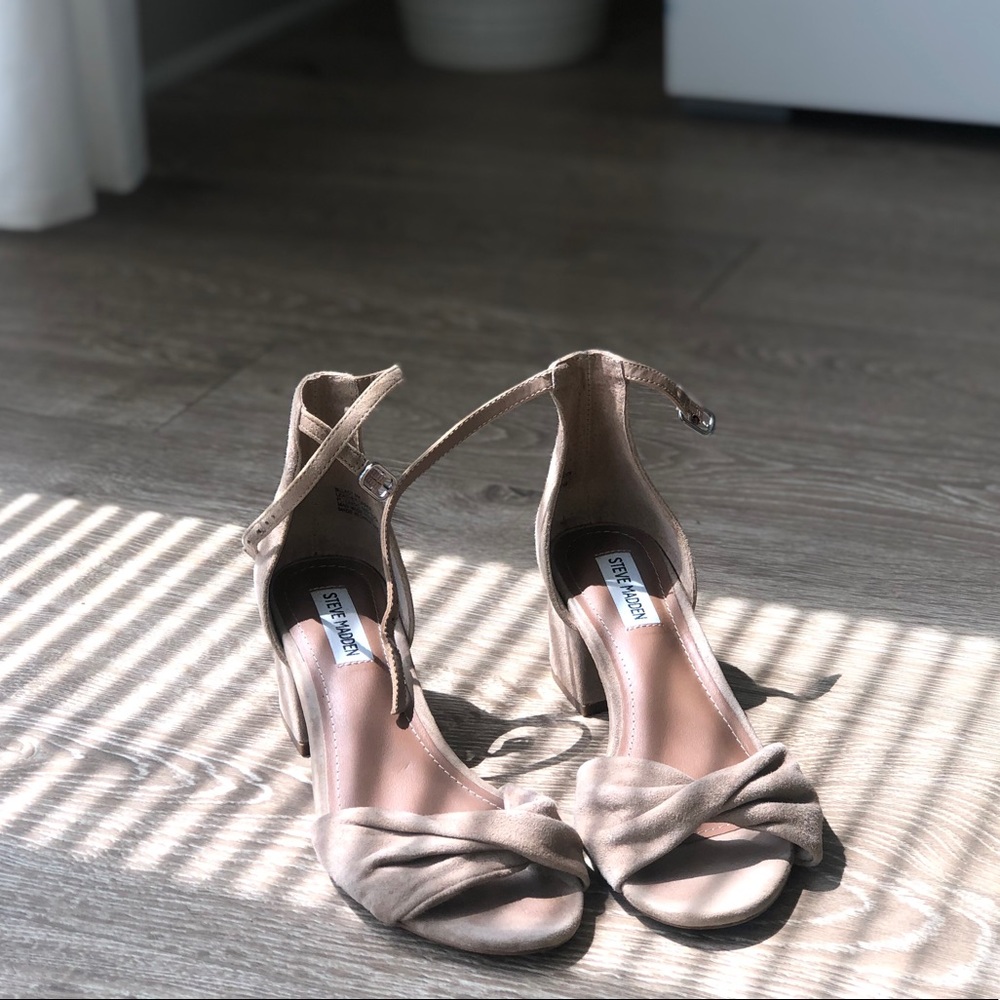 Steve Madden Tan Suede Twist Sandals